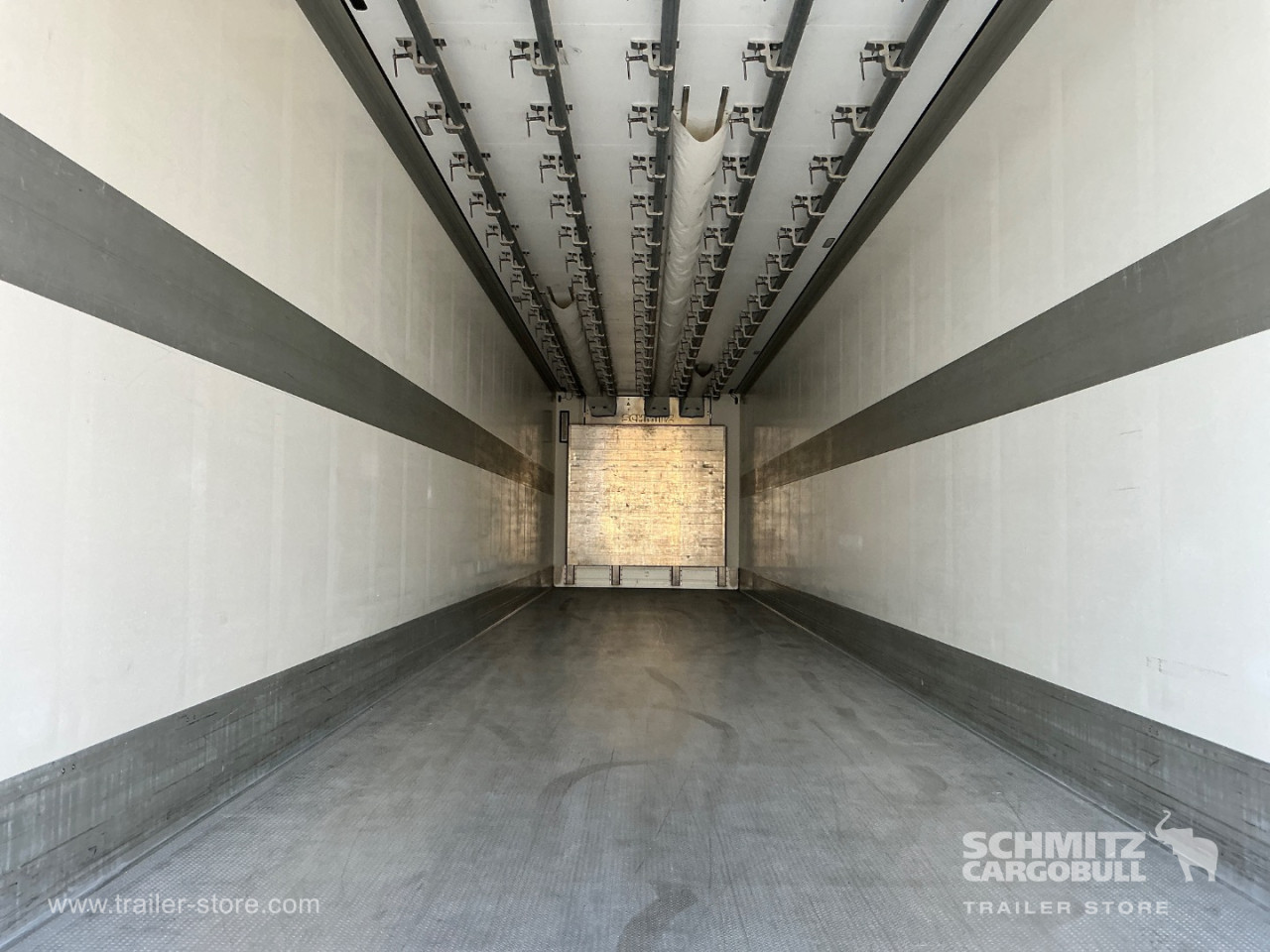 Schmitz Cargobull Reefer Meat hanging system 
