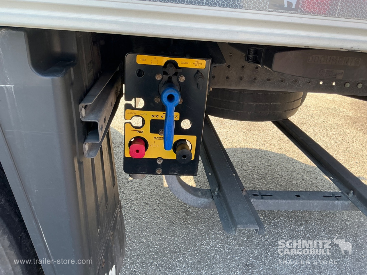 Schmitz Cargobull Reefer Meat hanging system 