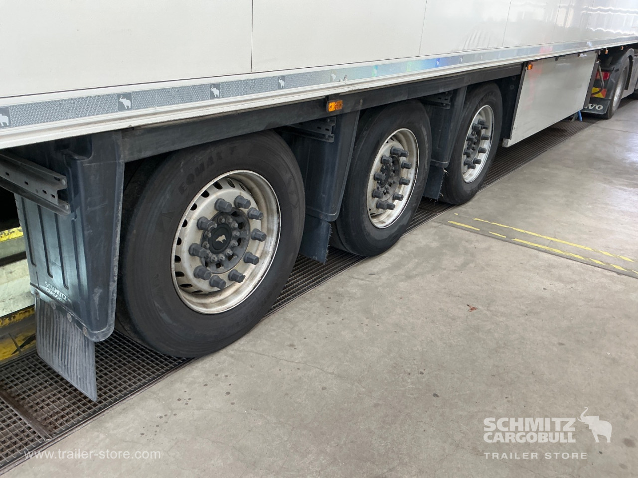 Schmitz Cargobull Reefer Meat hanging system 