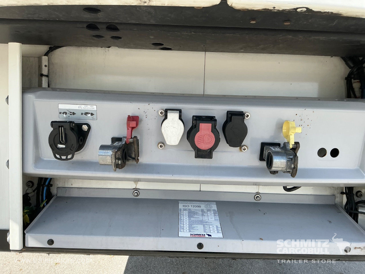 Schmitz Cargobull Reefer Meat hanging system 