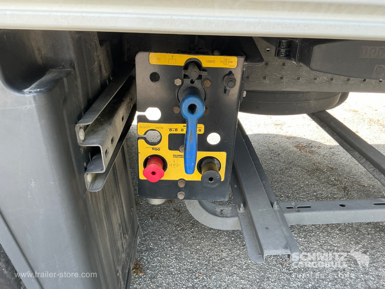 Schmitz Cargobull Reefer Meat hanging system 