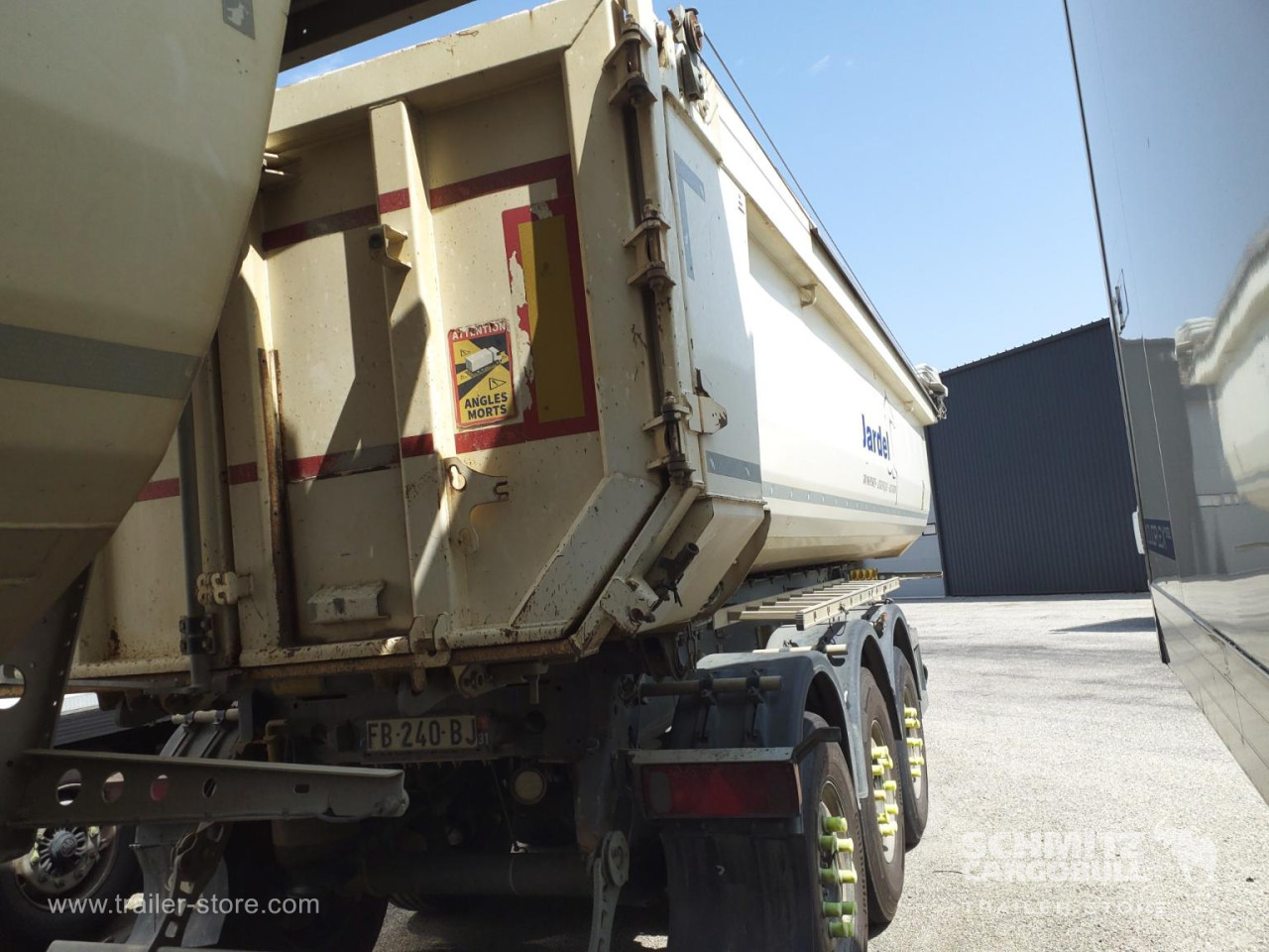 Schmitz Cargobull Semitrailer Tipper Steel half pipe body 26m³ 