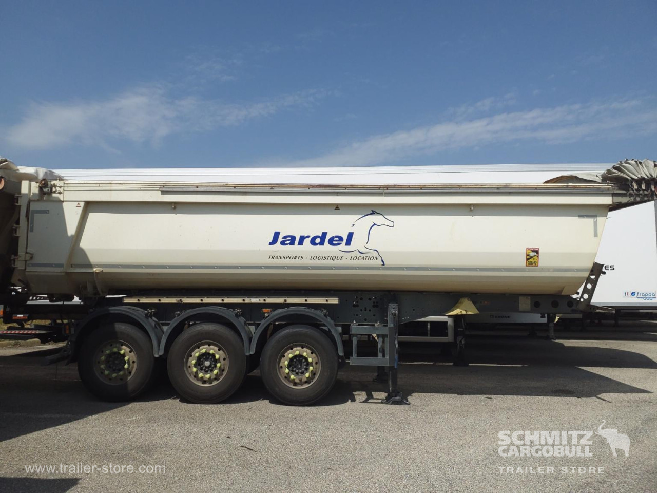 Schmitz Cargobull Semitrailer Tipper Steel half pipe body 26m³ 