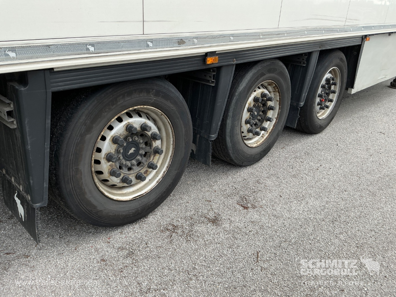 Schmitz Cargobull Reefer Meat hanging system 