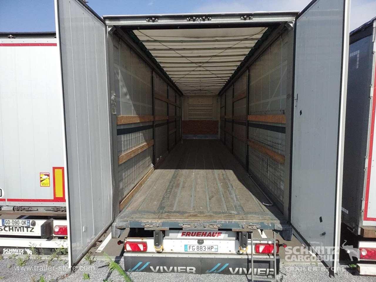 FRUEHAUF Semitrailer Curtainsider Standard Hayon 