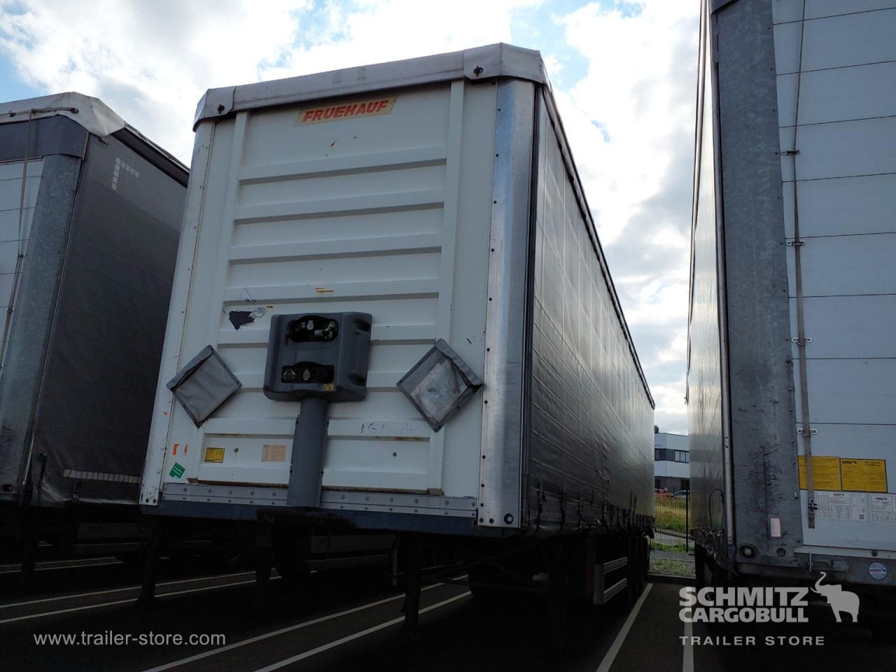 FRUEHAUF Semitrailer Curtainsider Standard Hayon 