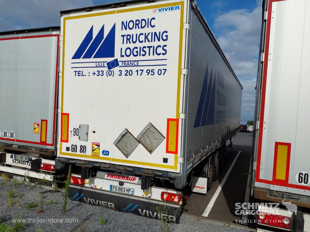 FRUEHAUF Semitrailer Curtainsider Standard Hayon 
