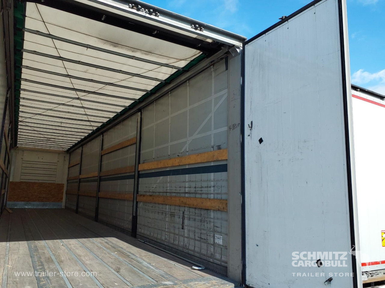 FRUEHAUF Semitrailer Curtainsider Standard Hayon 