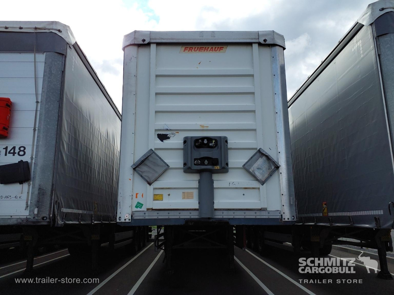 FRUEHAUF Semitrailer Curtainsider Standard Hayon 