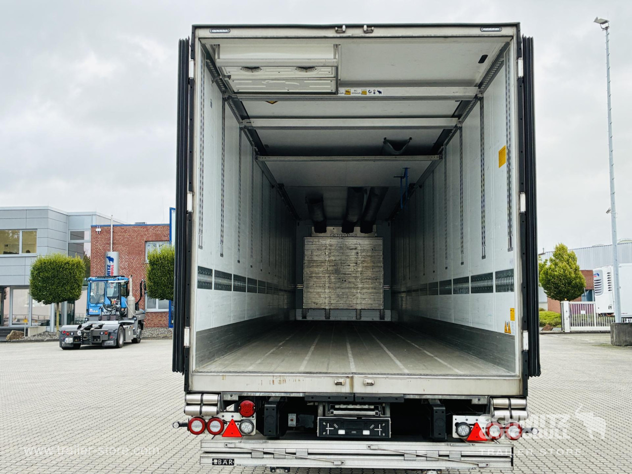 Schmitz Cargobull Tiefkühler Multitemp Doppelstock Trennwand Ladebordwand 
