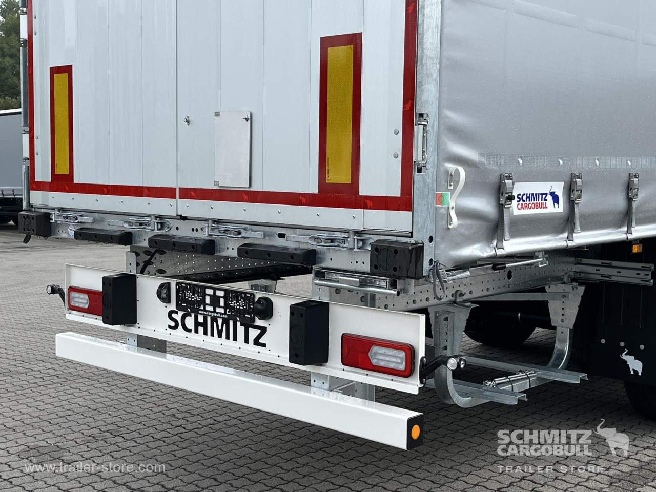 Schmitz Cargobull Curtainsider Standard Getränke 