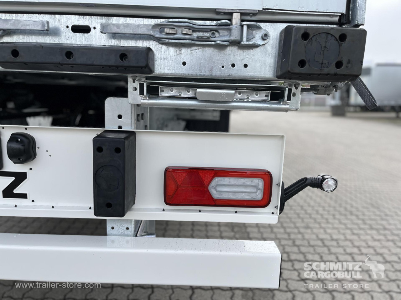 Schmitz Cargobull Curtainsider Standard Getränke 