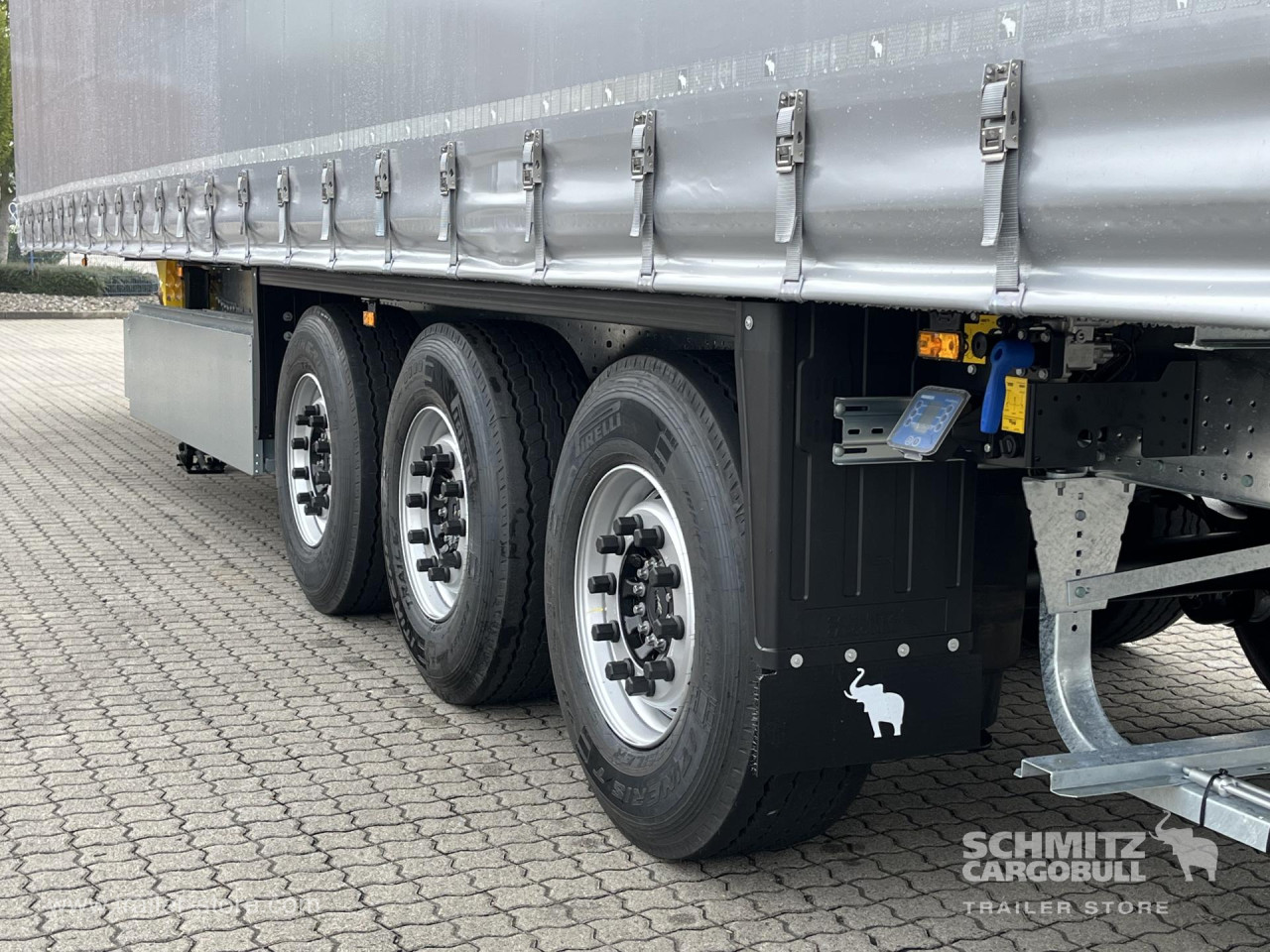 Schmitz Cargobull Curtainsider Standard Getränke 