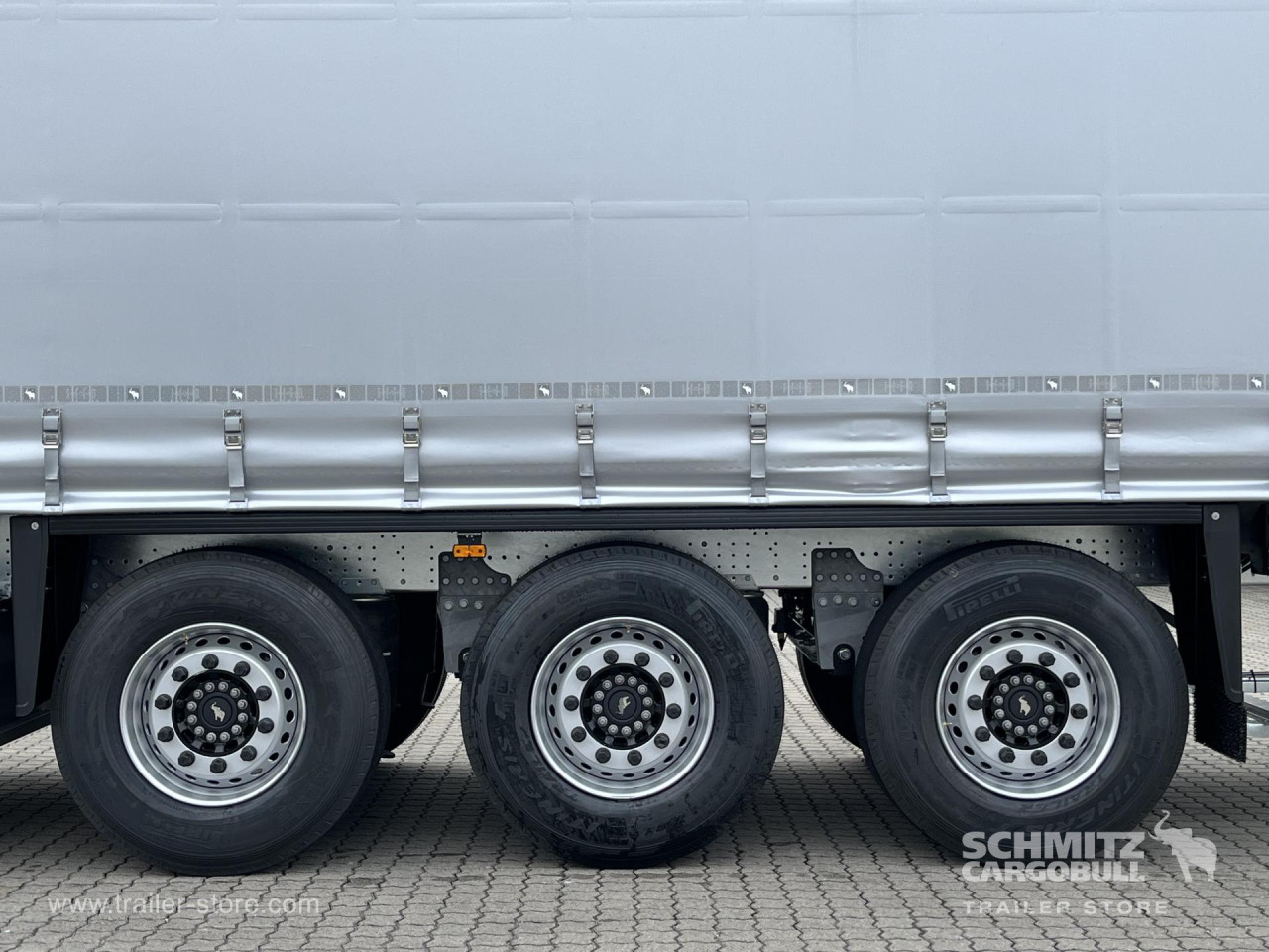 Schmitz Cargobull Curtainsider Standard Getränke 