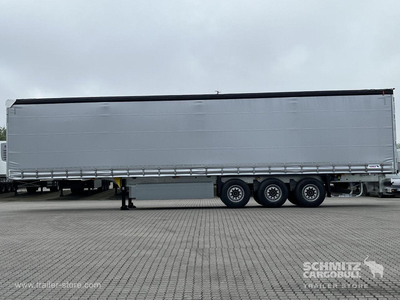 Schmitz Cargobull Curtainsider Standard Getränke 