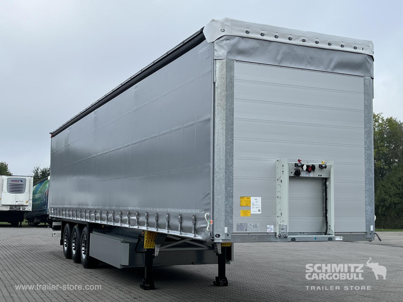 Schmitz Cargobull Curtainsider Standard Getränke 