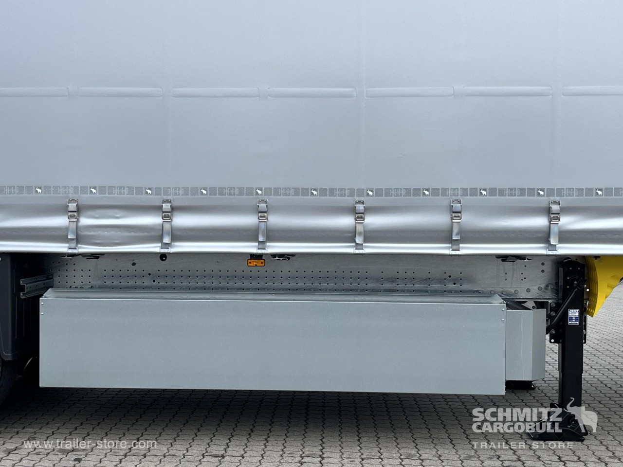 Schmitz Cargobull Curtainsider Standard Getränke 