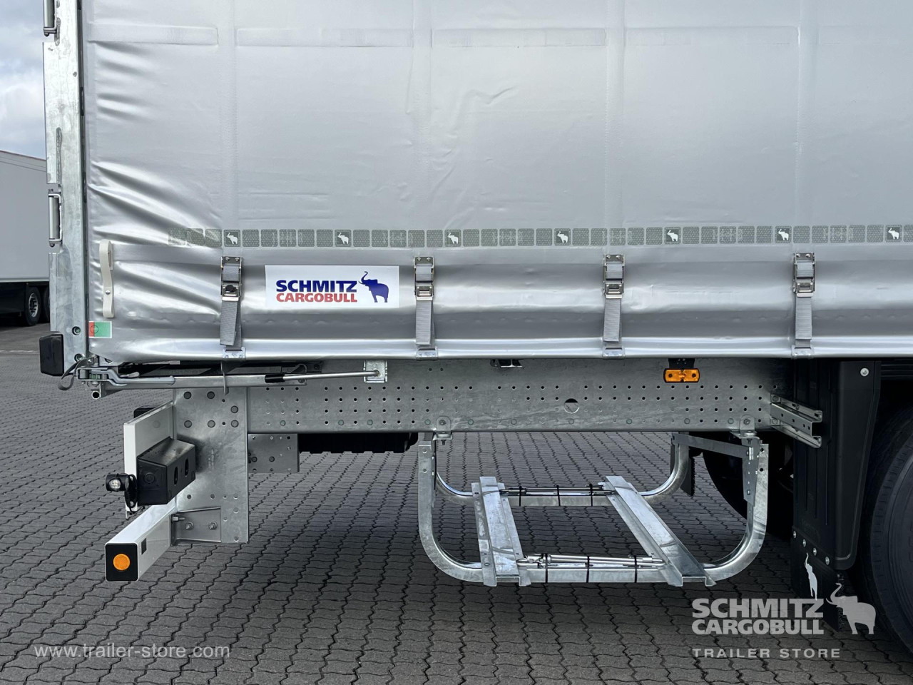 Schmitz Cargobull Curtainsider Standard Getränke 