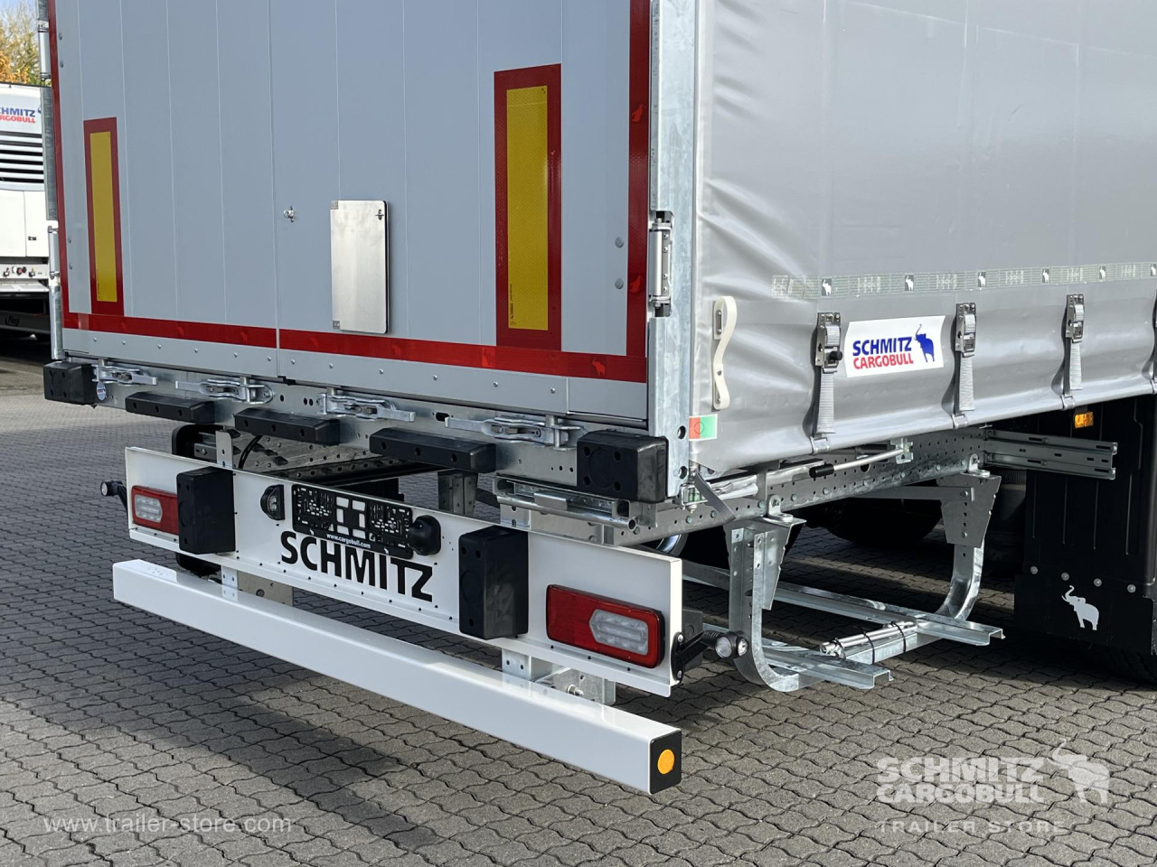 Schmitz Cargobull Curtainsider Standard Getränke 