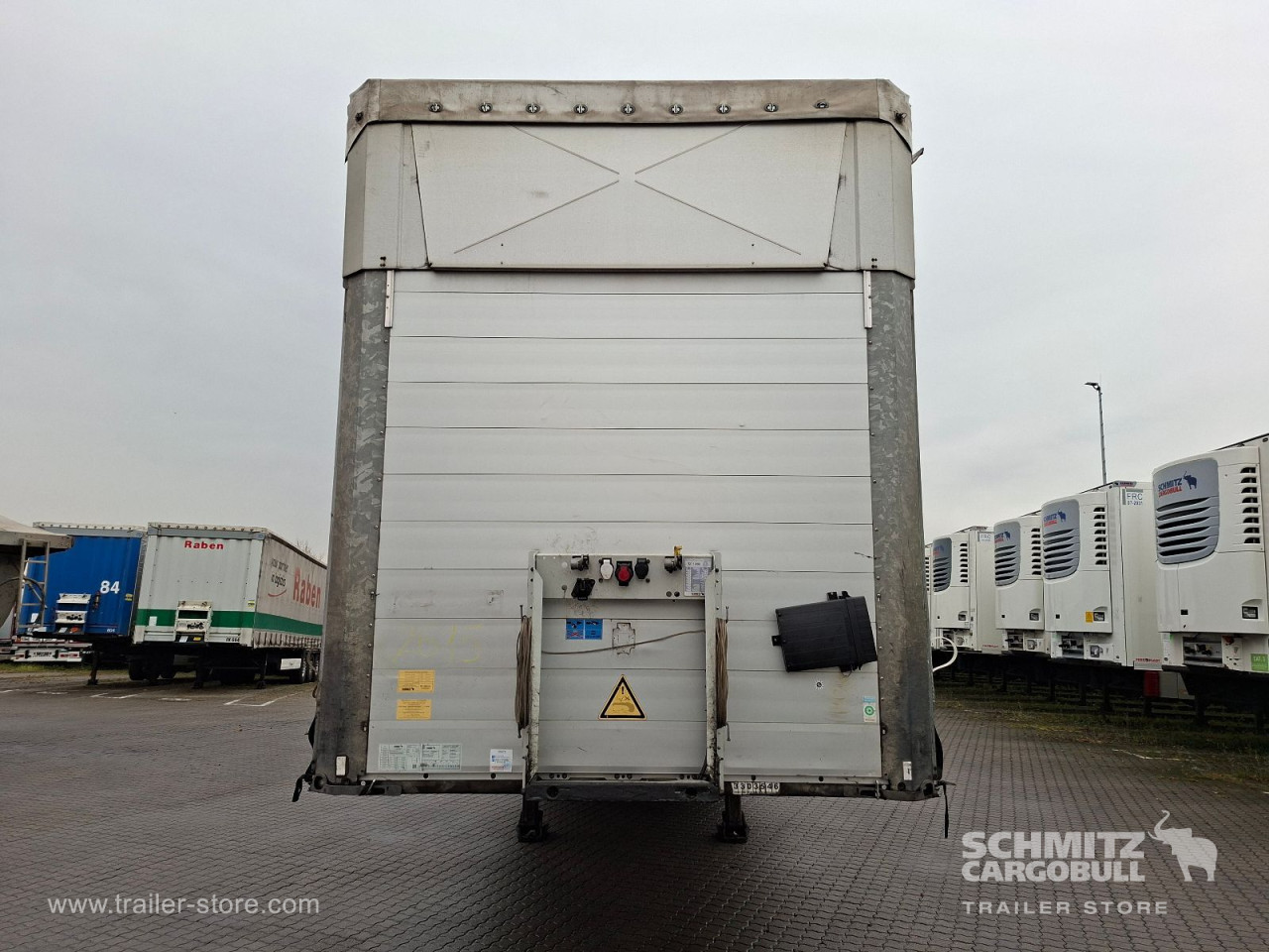 Schmitz Cargobull Curtainsider Mega Getränke 