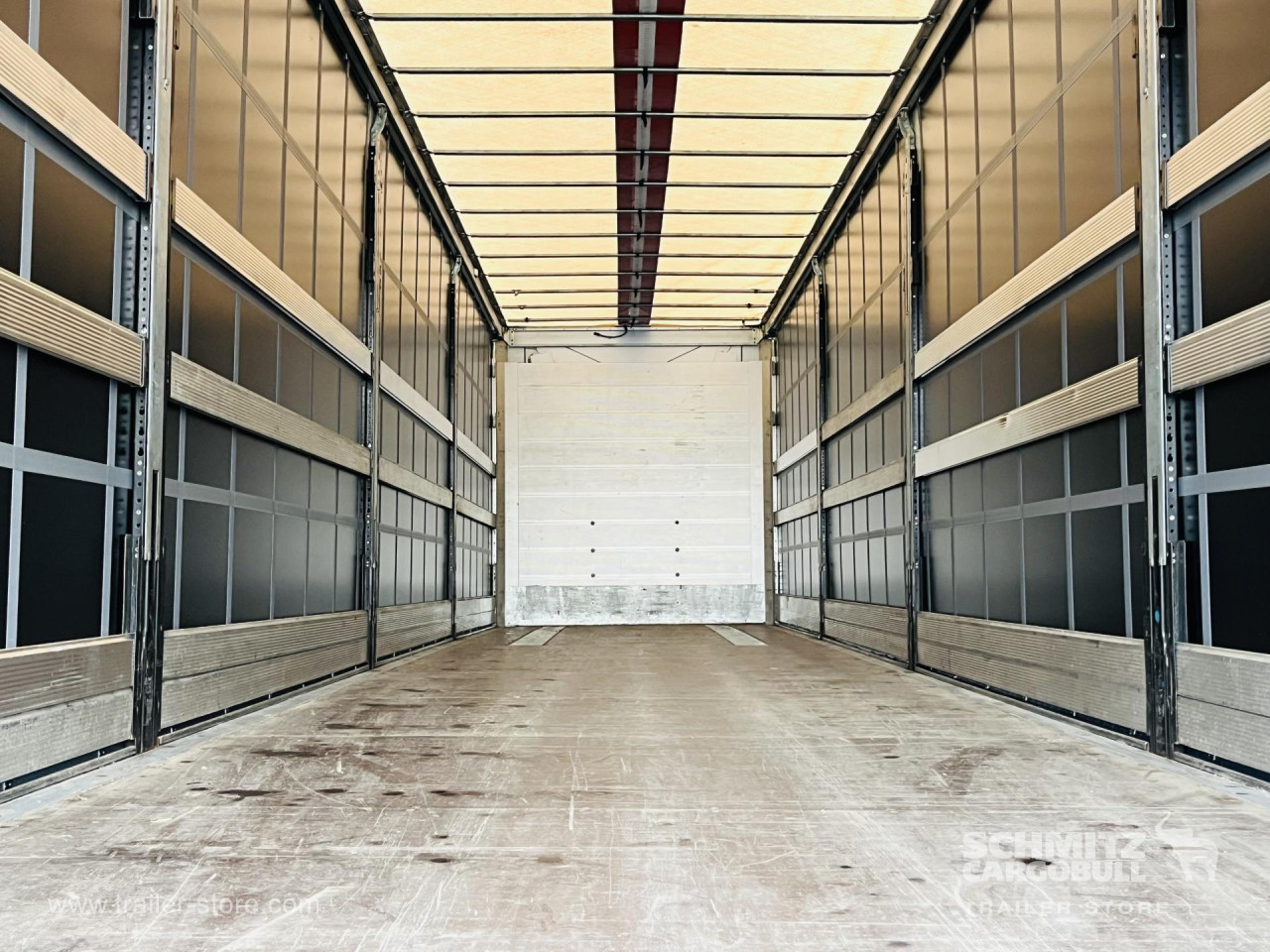 Schmitz Cargobull Curtainsider Standard Getränke 