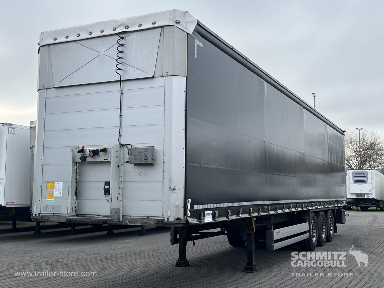 Schmitz Cargobull Curtainsider Standard Getränke 