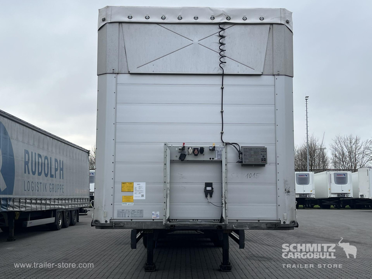 Schmitz Cargobull Curtainsider Standard Getränke 