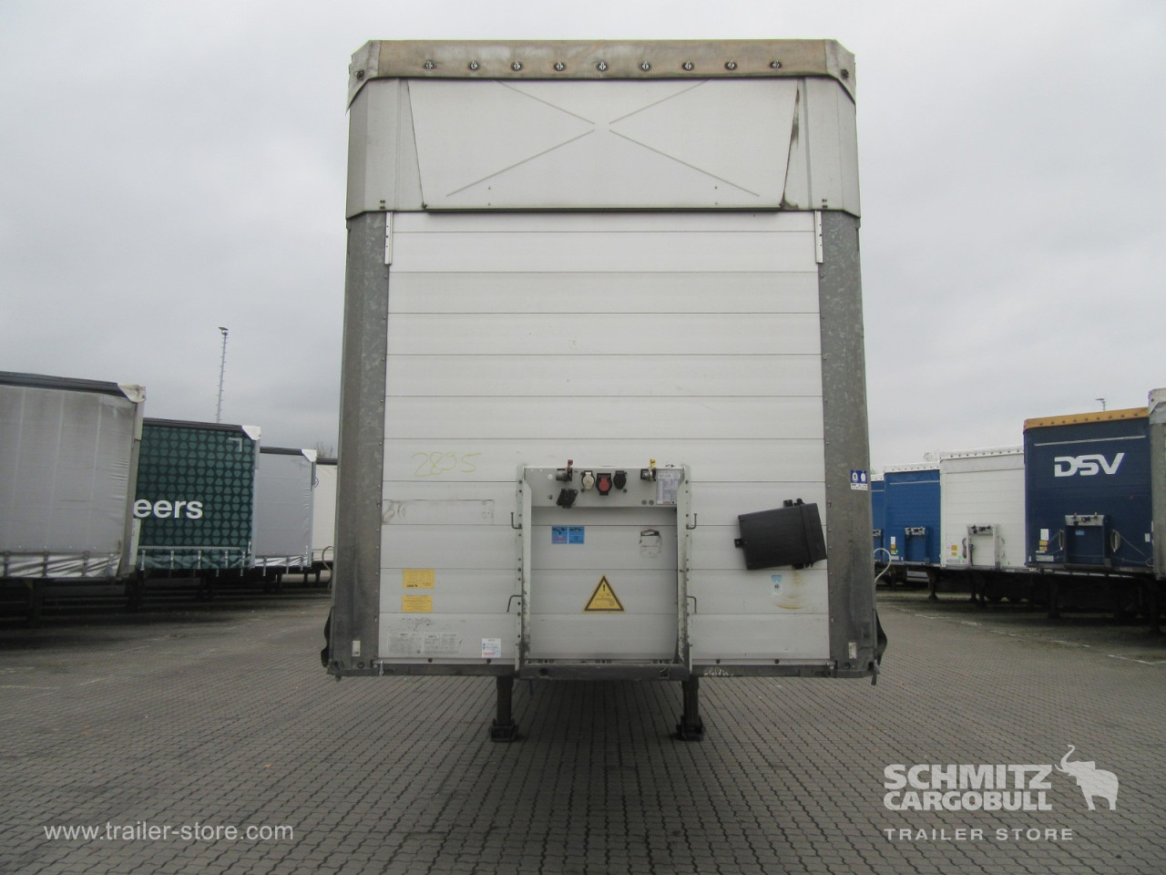 Schmitz Cargobull Curtainsider Mega Getränke 