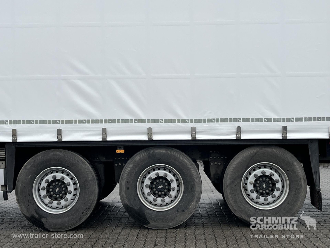 Schmitz Cargobull Curtainsider Standard Getränke 