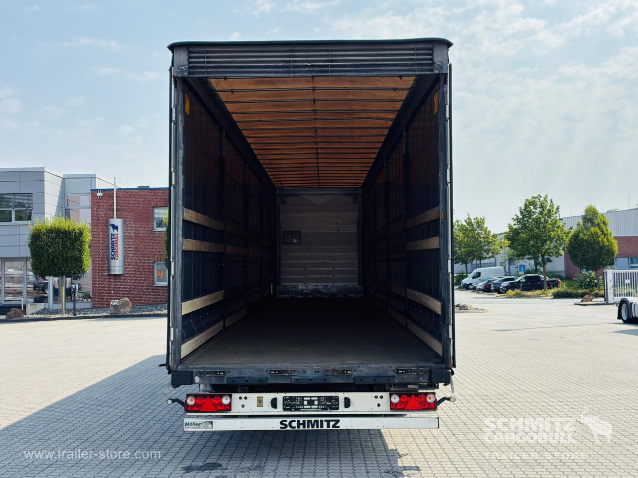 Schmitz Cargobull Curtainsider Mega Getränke 