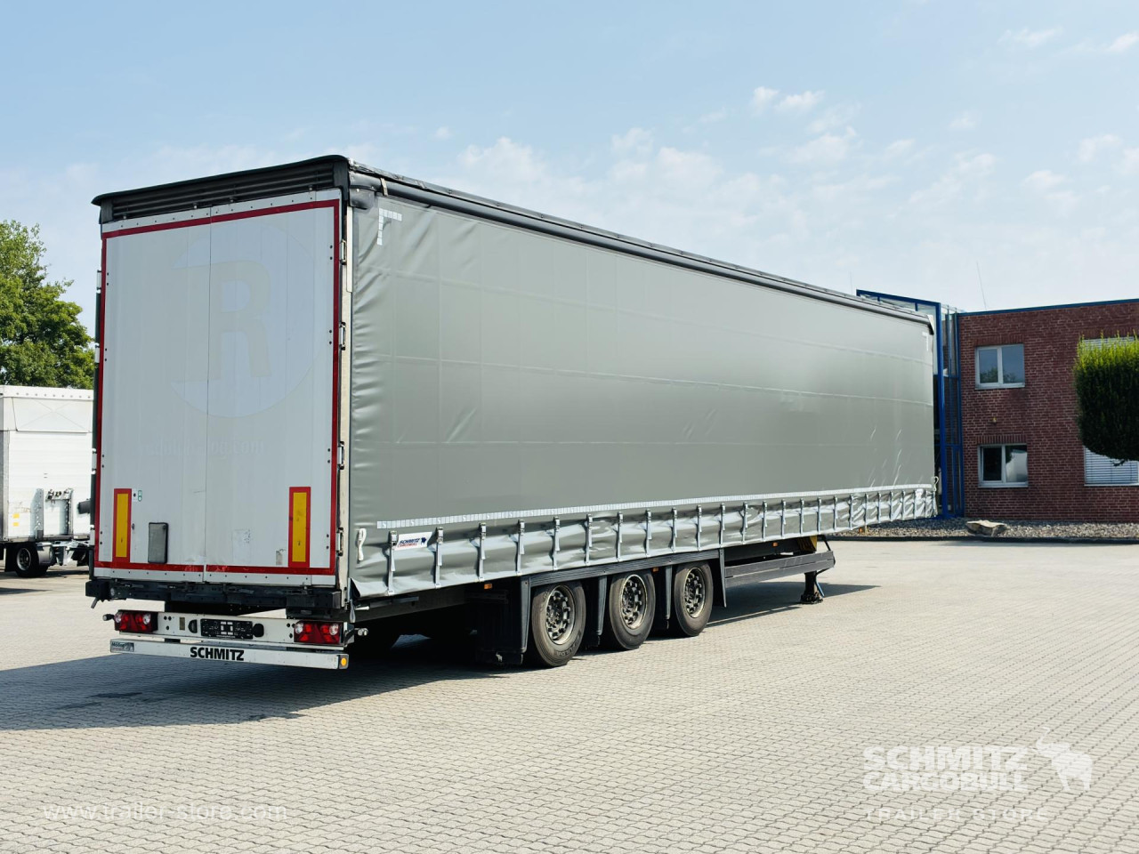 Schmitz Cargobull Curtainsider Mega Getränke 