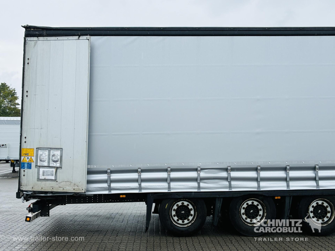 Schmitz Cargobull Curtainsider Mega Getränke 