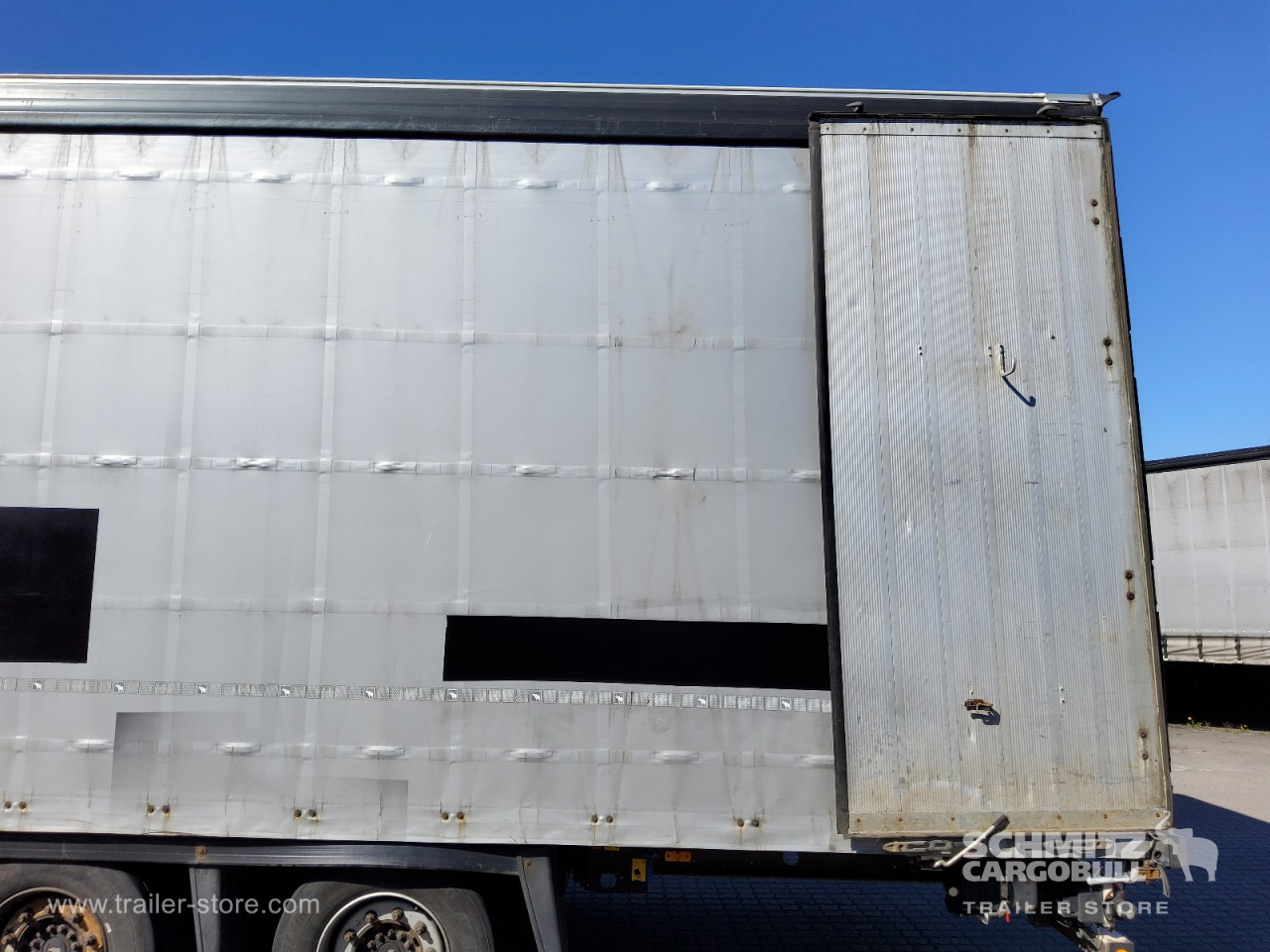 Schmitz Cargobull Curtainsider Mega Getränke 