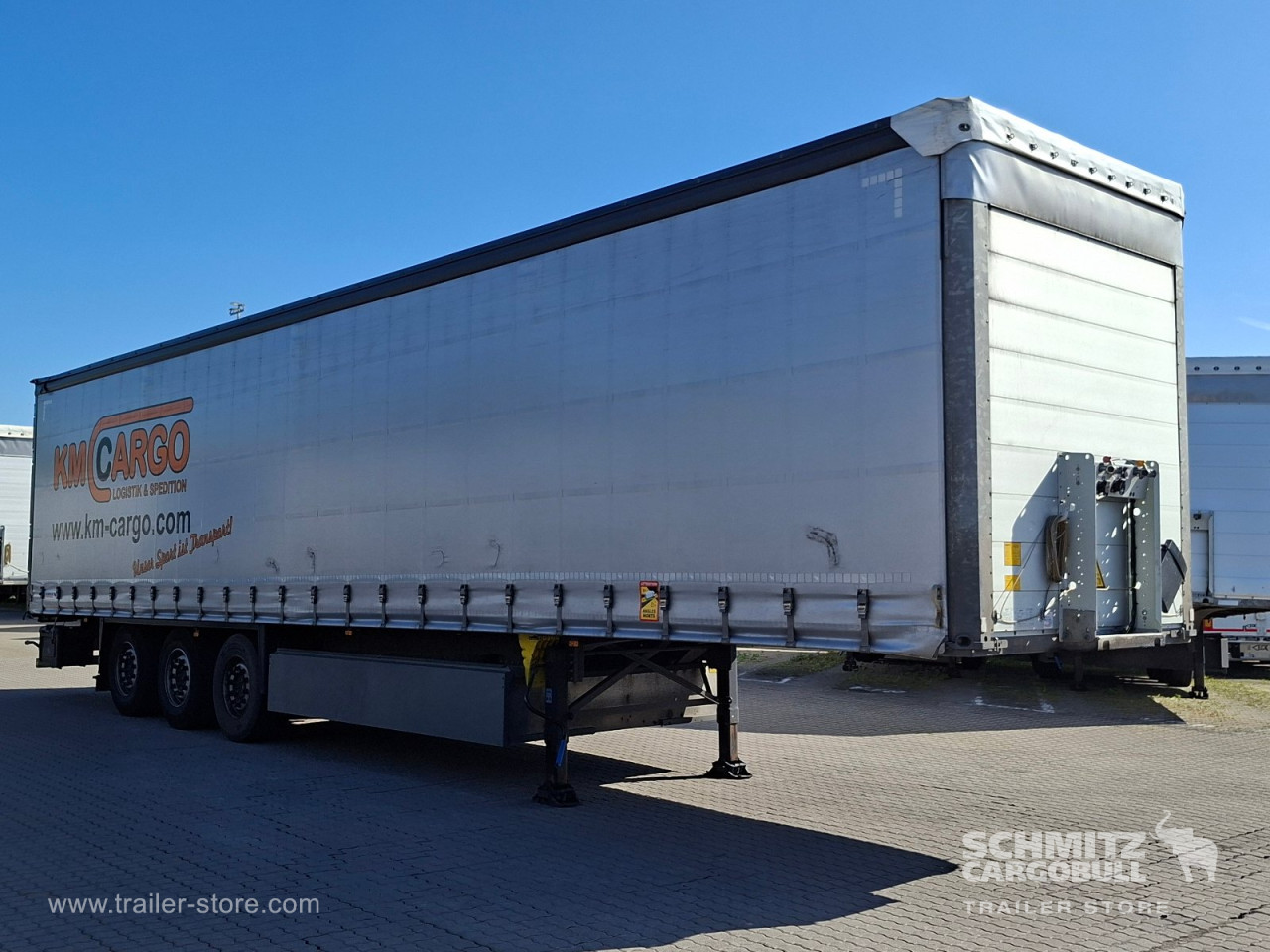 Schmitz Cargobull Curtainsider Standard Getränke 