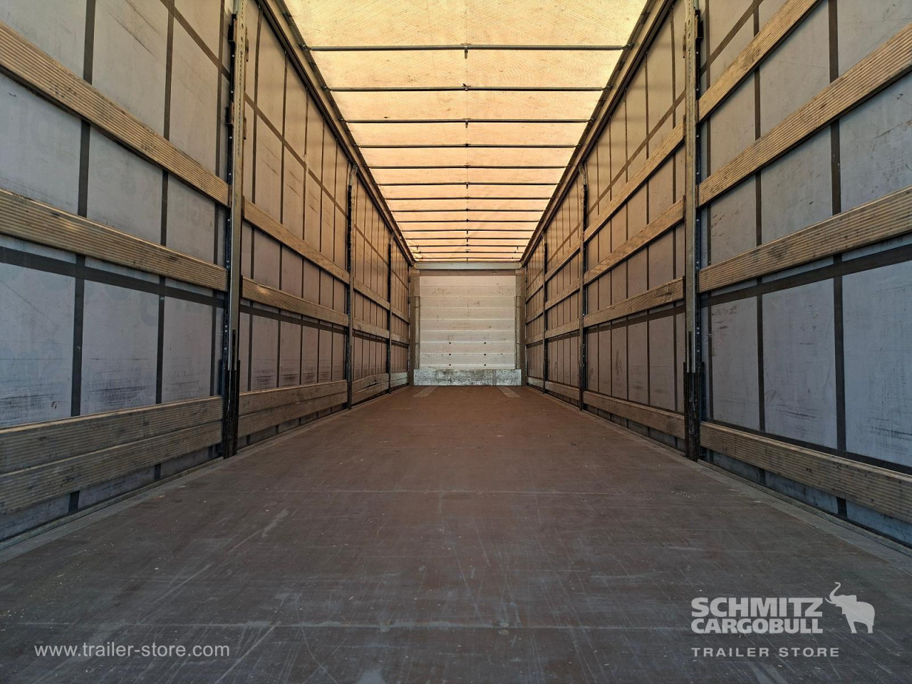 Schmitz Cargobull Curtainsider Standard Getränke 