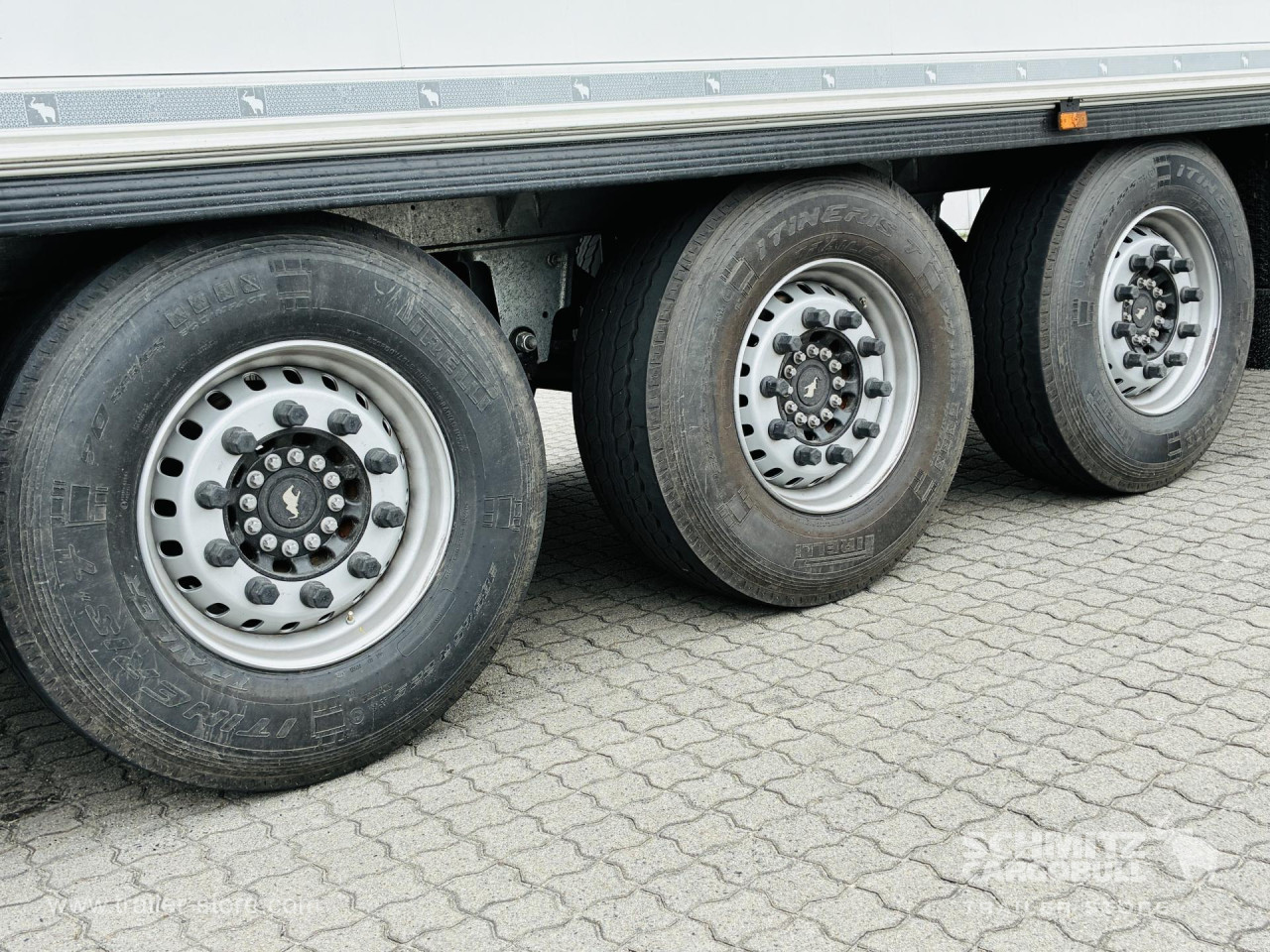 Schmitz Cargobull Tiefkühler Multitemp Doppelstock Trennwand 