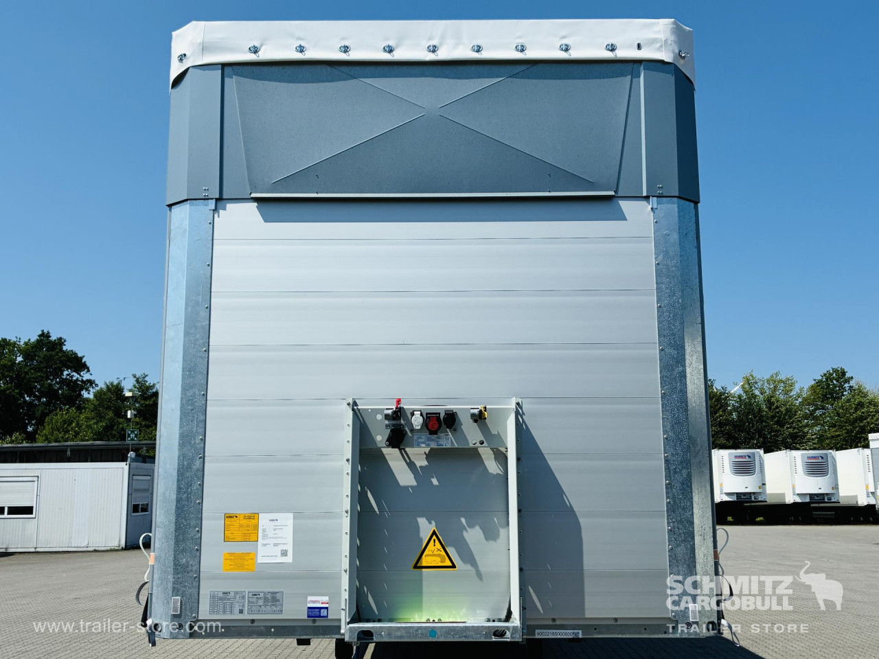 Schmitz Cargobull Curtainsider Mega Getränke 