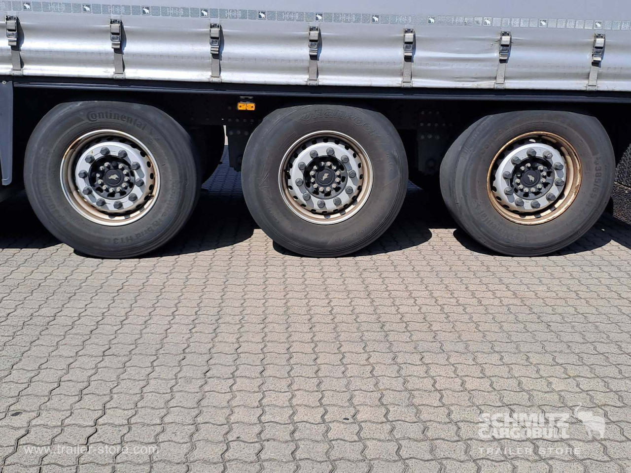Schmitz Cargobull Curtainsider Standard Getränke 