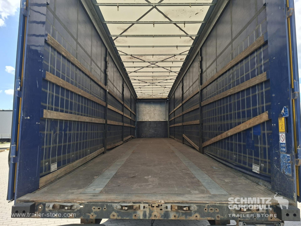 KOEGEL Curtainsider Mega 