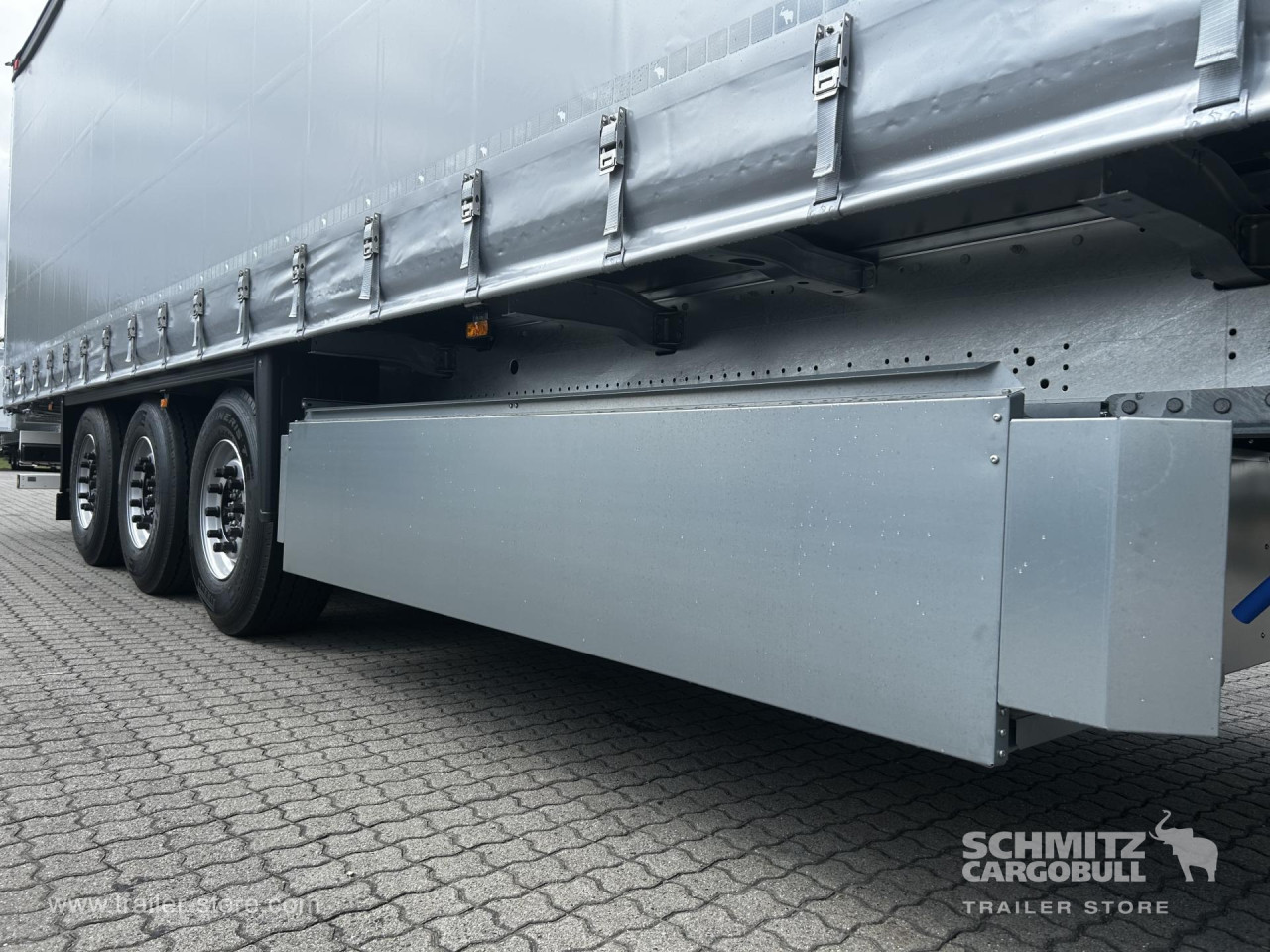 Schmitz Cargobull Curtainsider Standard Getränke 