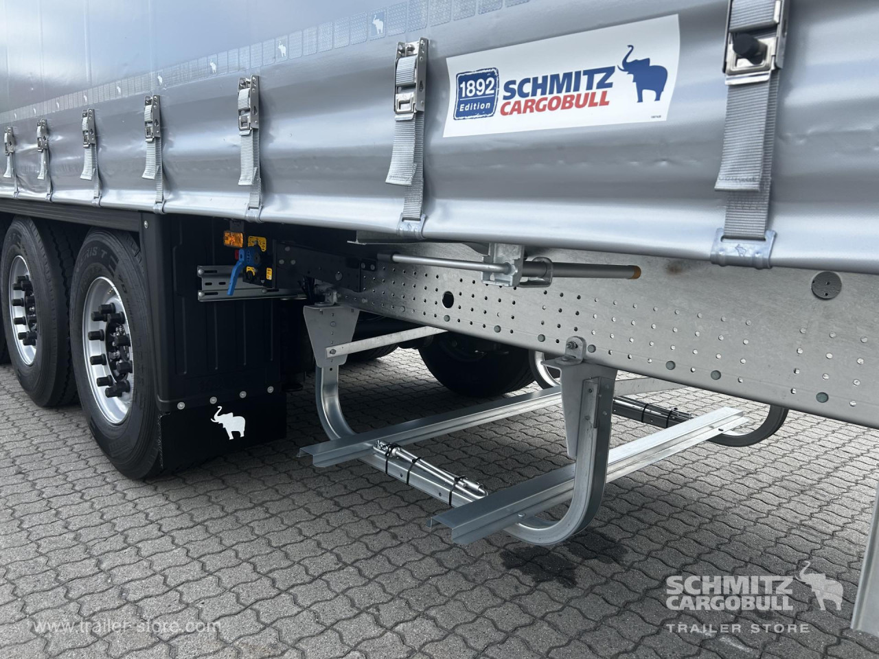 Schmitz Cargobull Curtainsider Standard Getränke 