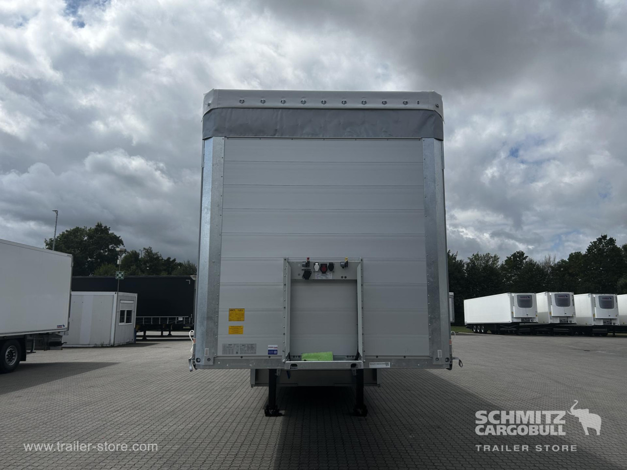 Schmitz Cargobull Curtainsider Standard Getränke 