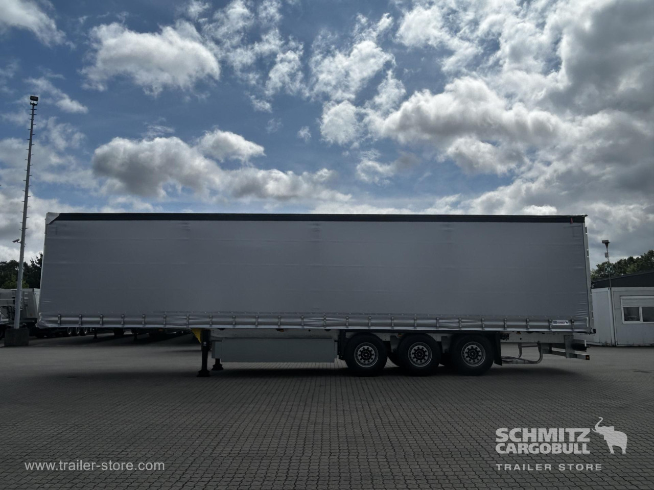 Schmitz Cargobull Curtainsider Standard Getränke 