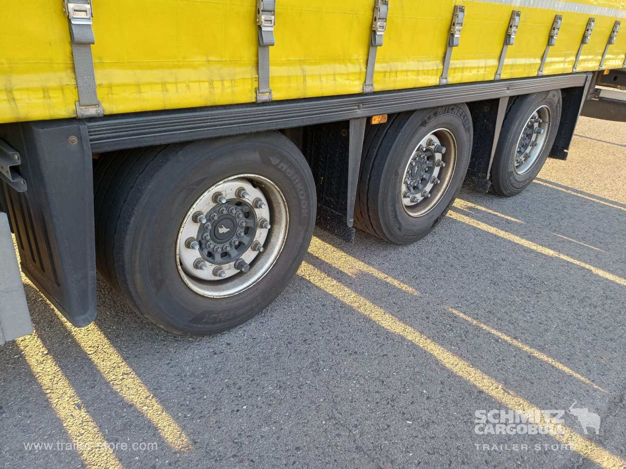 Schmitz Cargobull Curtainsider Mega 