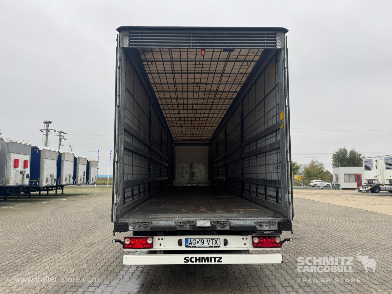 Schmitz Cargobull Curtainsider Mega 
