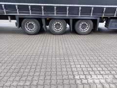 Schmitz Cargobull Curtainsider Mega Getränke 