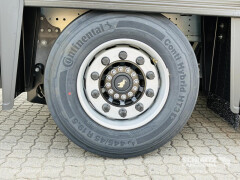 Schmitz Cargobull Curtainsider Mega Getränke 