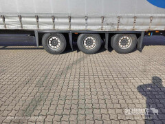 Schmitz Cargobull Curtainsider Mega Getränke 