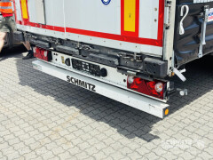 Schmitz Cargobull Curtainsider Mega Getränke 