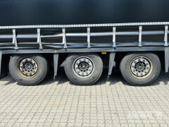 Schmitz Cargobull Curtainsider Mega Getränke 